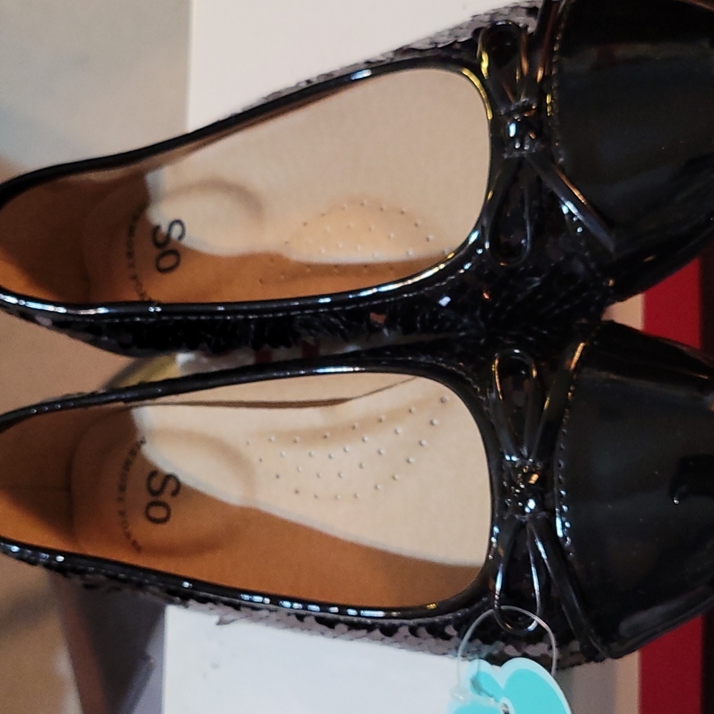 Lil girl's Patent leather and sequin flat